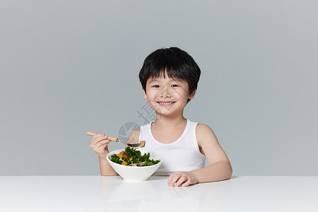 可爱小男孩健康饮食图片