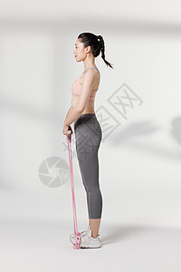 健身女性使用瘦身器材动作展示图片