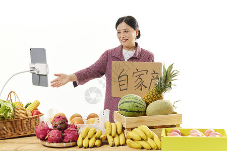 女果农直播销售自产水果图片