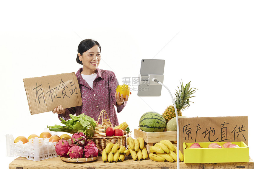 女果农直播售卖有机食品图片