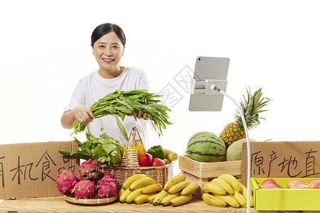 中年女性直播间售卖空心菜背景图片