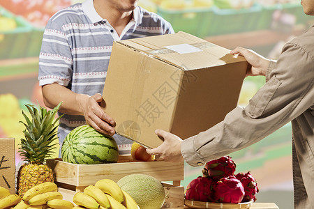 食品带素材快递员收取果农水果快递背景