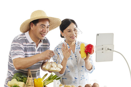 农民夫妻网络直播售卖蔬菜背景图片