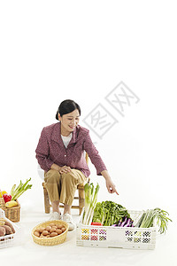 中年女农民摆摊卖菜高清图片