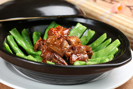 中式美食北国排骨焖豆角高清图片