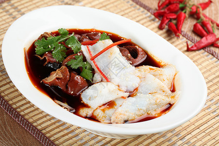 中式美食红汤肥肠鱼片高清图片