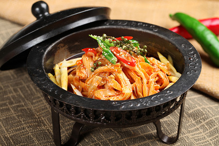 中式美食干锅鹅肠高清图片