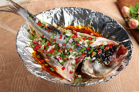 中式美食平锅大头鱼背景图片
