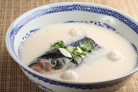 中餐鱼头汤卵石鲜鱼汤高清图片