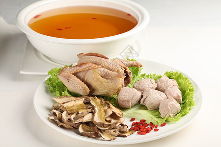 中餐牛肝菌炖鸽子图片