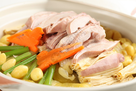 白果猪肚煲火腿豌豆汤高清图片