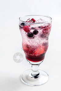 蓝莓树莓气泡水图片