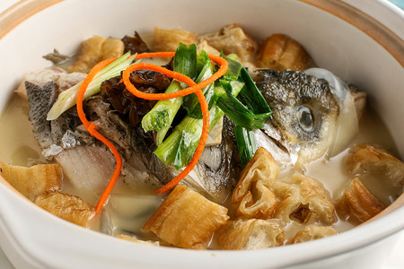 鱼头汤豆腐油条高清图片