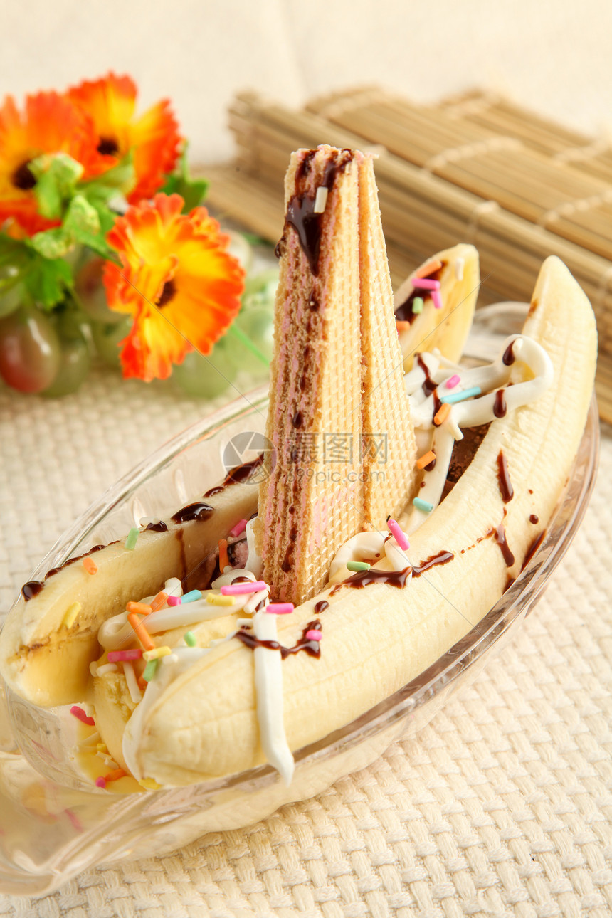 冰淇淋香蕉船图片