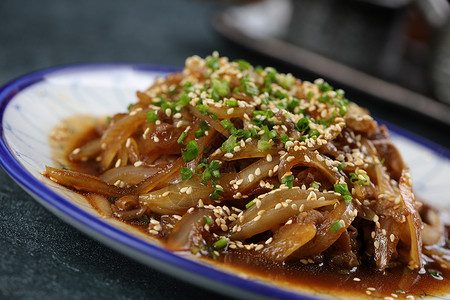 日式烤牛肉烤牛肉晚餐高清图片