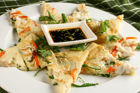 海鲜饼绿色食品鲜虾片高清图片