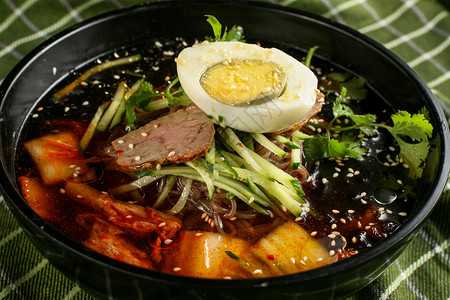 韩式冷面蔬菜冷面汤高清图片