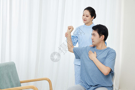 护士帮病患做康复训练背景图片