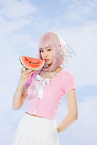手拿西瓜的粉色头发元气女孩图片