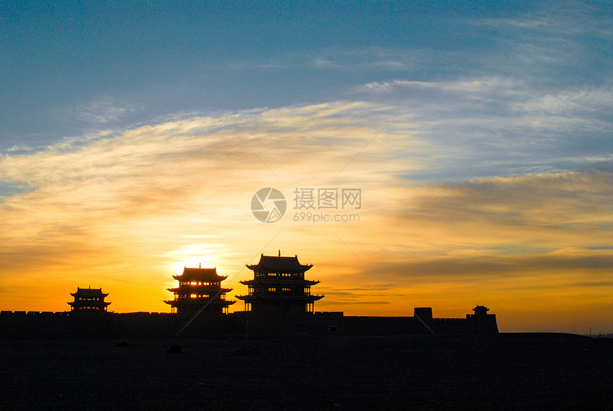 夕阳下的嘉峪关城楼图片