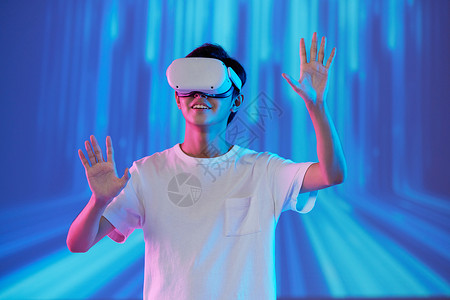 VR游戏体验年轻男性体验vr游戏背景
