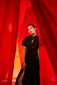 中国风红纱美女图片