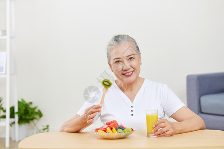 老年人的健康饮食高清图片