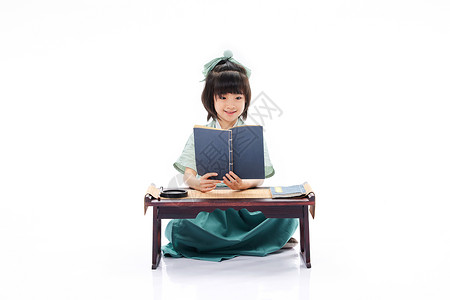 穿汉服的小女孩阅读古书形象背景图片