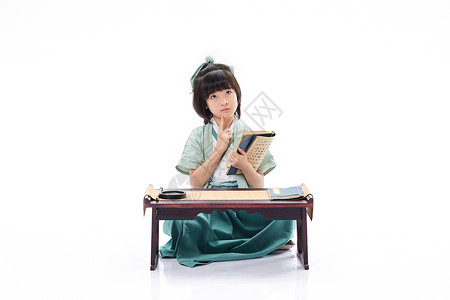 穿汉服的小女孩阅读古书背景图片