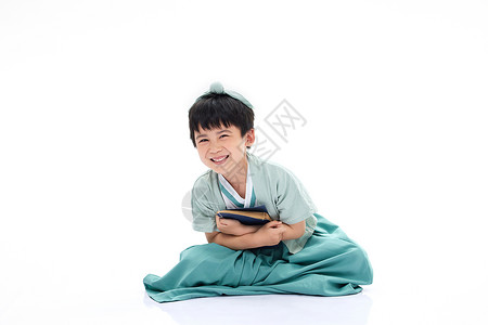 手拿国学书籍的汉服男孩背景图片