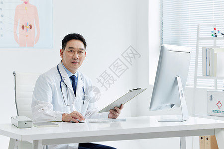 手写在线问诊医疗教授专家坐在电脑前背景
