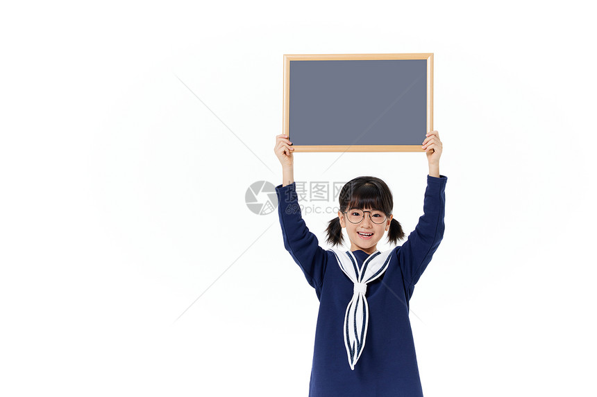 手举黑板的女孩图片