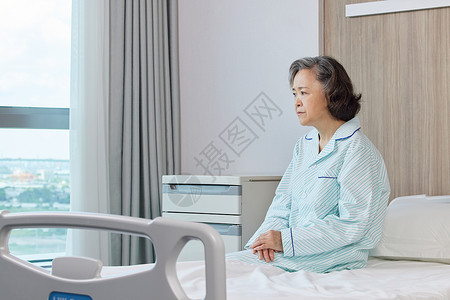 孤独的老人生病住院图片