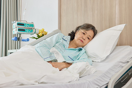 老年病患住院卧床休息背景图片