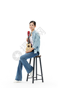 弹琴弹吉他弹尤克里里的青年女性形象背景