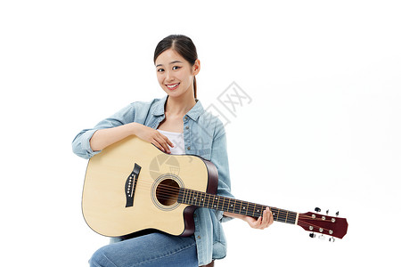 弹吉他的青年女性背景图片