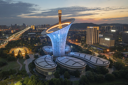 武汉城晚霞下的武汉光谷未来科技城夜景背景