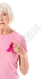老年女性佩戴着粉色丝带图片