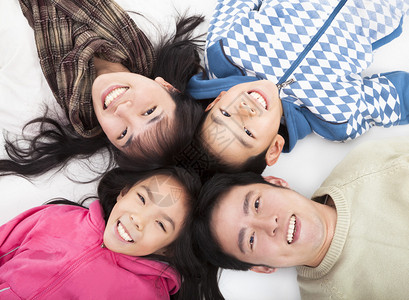 幸福的亚洲家庭与图片