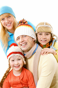 一个四口的幸福家庭穿着温暖图片