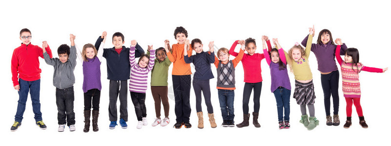 一群儿童举起双手用白色图片