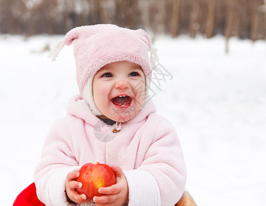 冬天公园里带着苹果的图片
