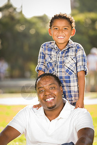 非洲裔美国父亲和混合种族之子图片