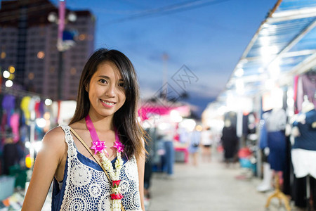 泰国夜市妇女人高清图片