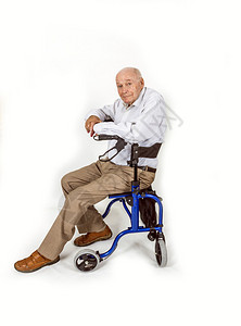 带步行架的快乐老人图片