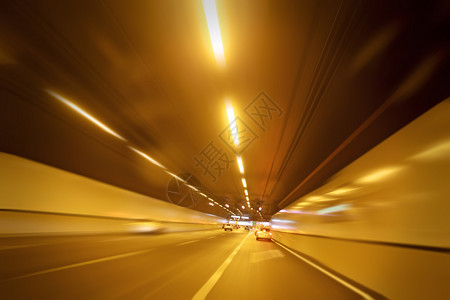 驾驶汽车的隧道图片