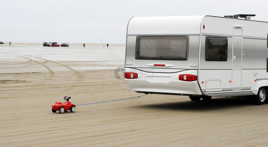 玩具车跟着大篷车在丹图片