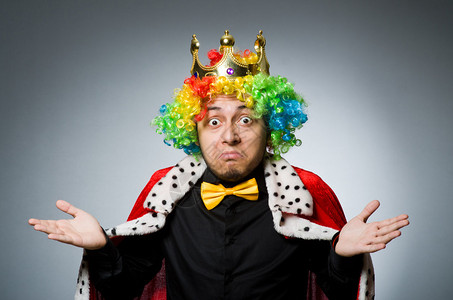 小丑国王有趣的概念中的国王商人背景