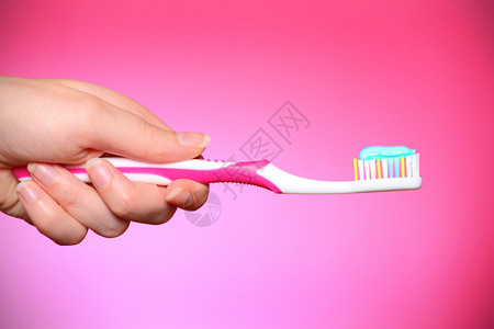 一张牙刷的图片用牙膏涂图片