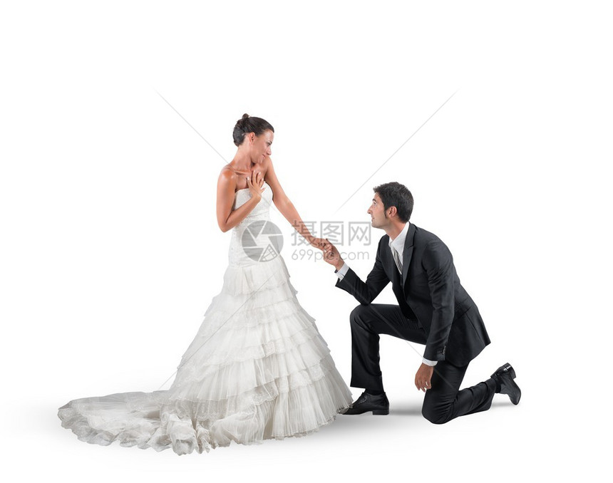 老公下跪求婚图片